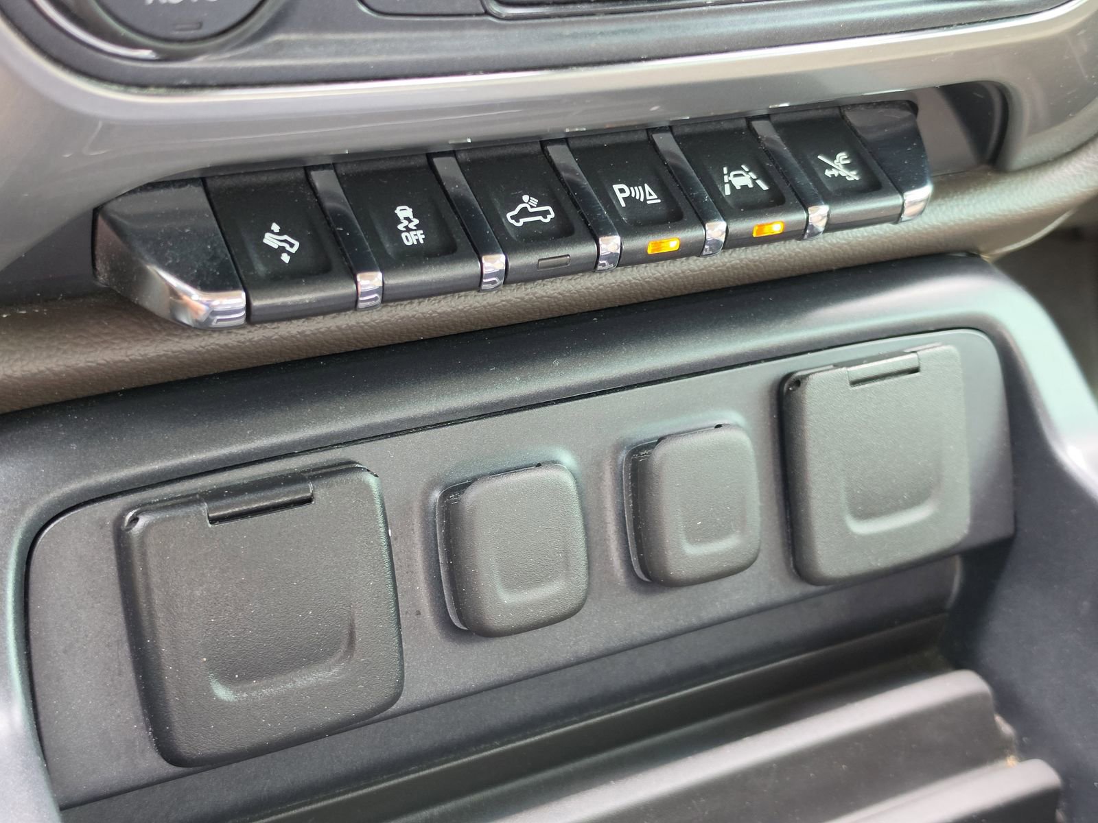 Used 2017 Chevrolet Silverado 1500 LTZ w/ LTZ Plus Package AWD/4WD image 19