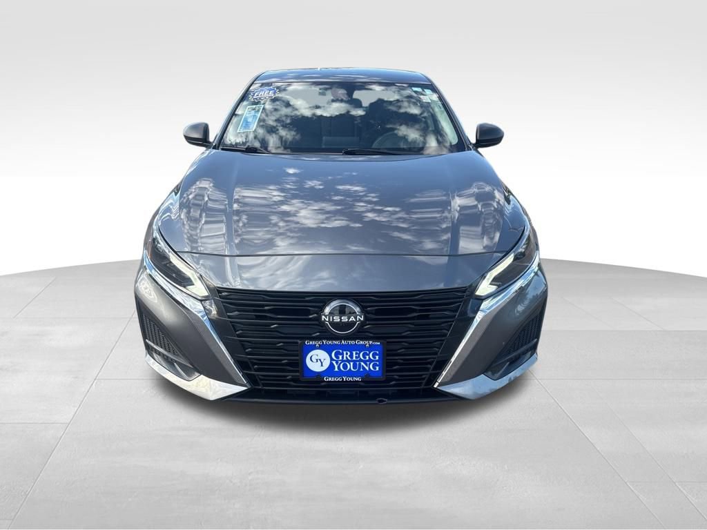 Used 2024 Nissan Altima 2.5 SV image 10