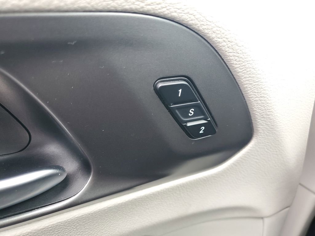 Used 2023 Chrysler Pacifica Touring-L FWD image 20