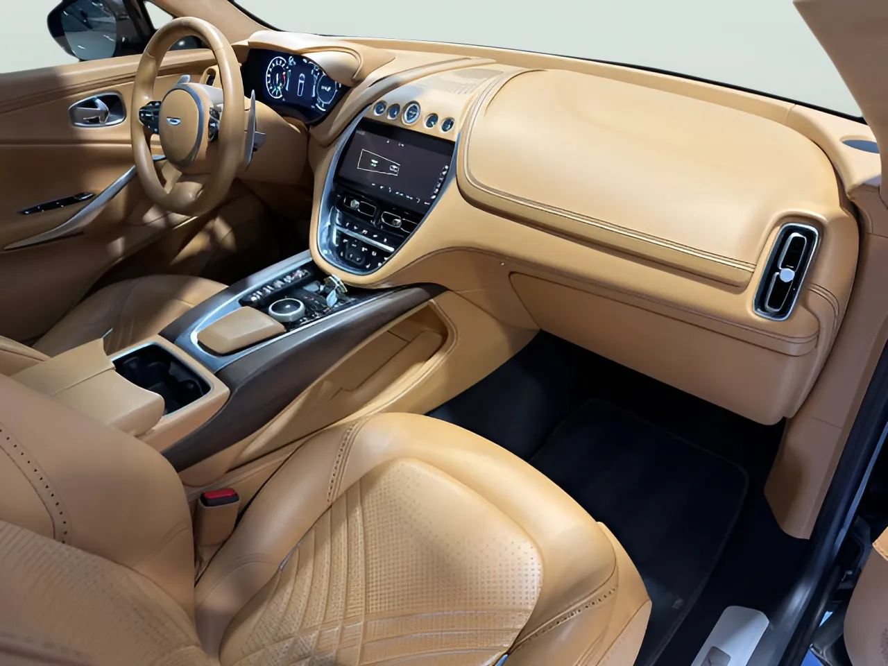 Used 2021 Aston Martin DBX AWD/4WD image 25
