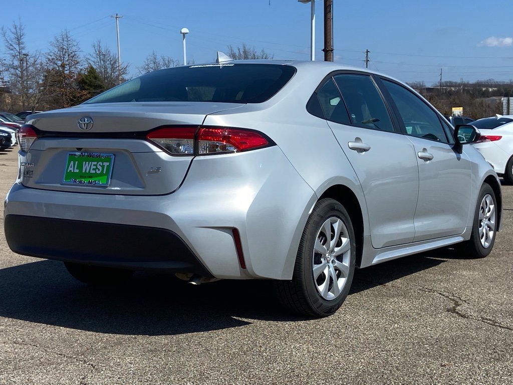 Used 2024 Toyota Corolla LE FWD image 5