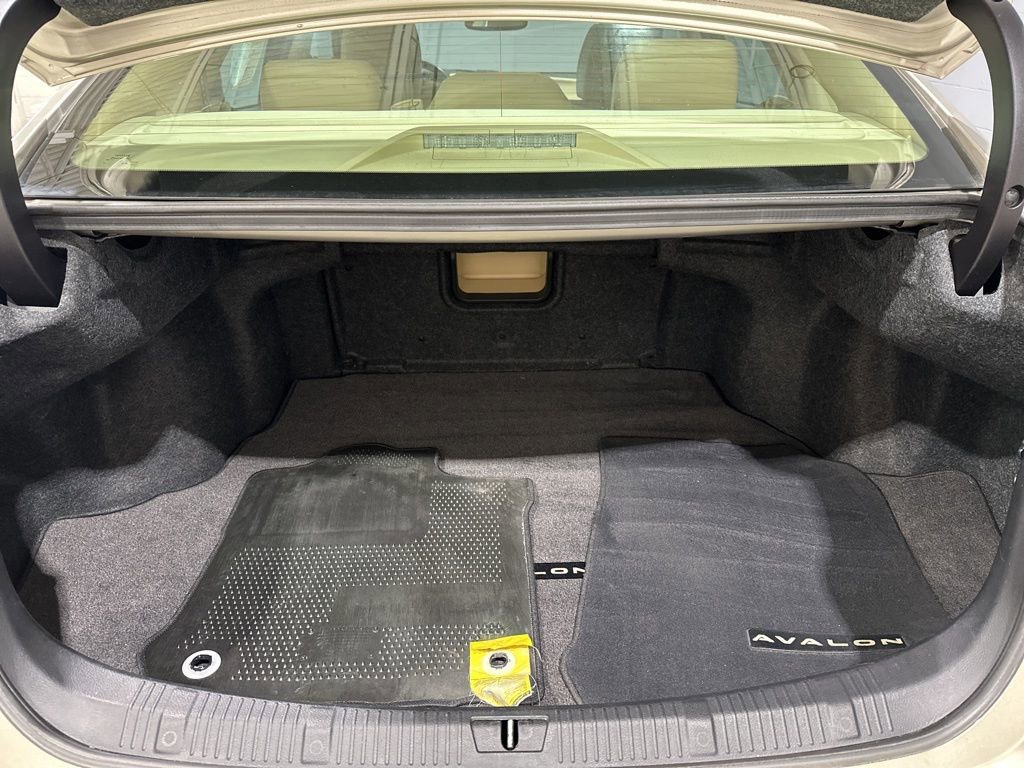 Used 2014 Toyota Avalon Limited image 17