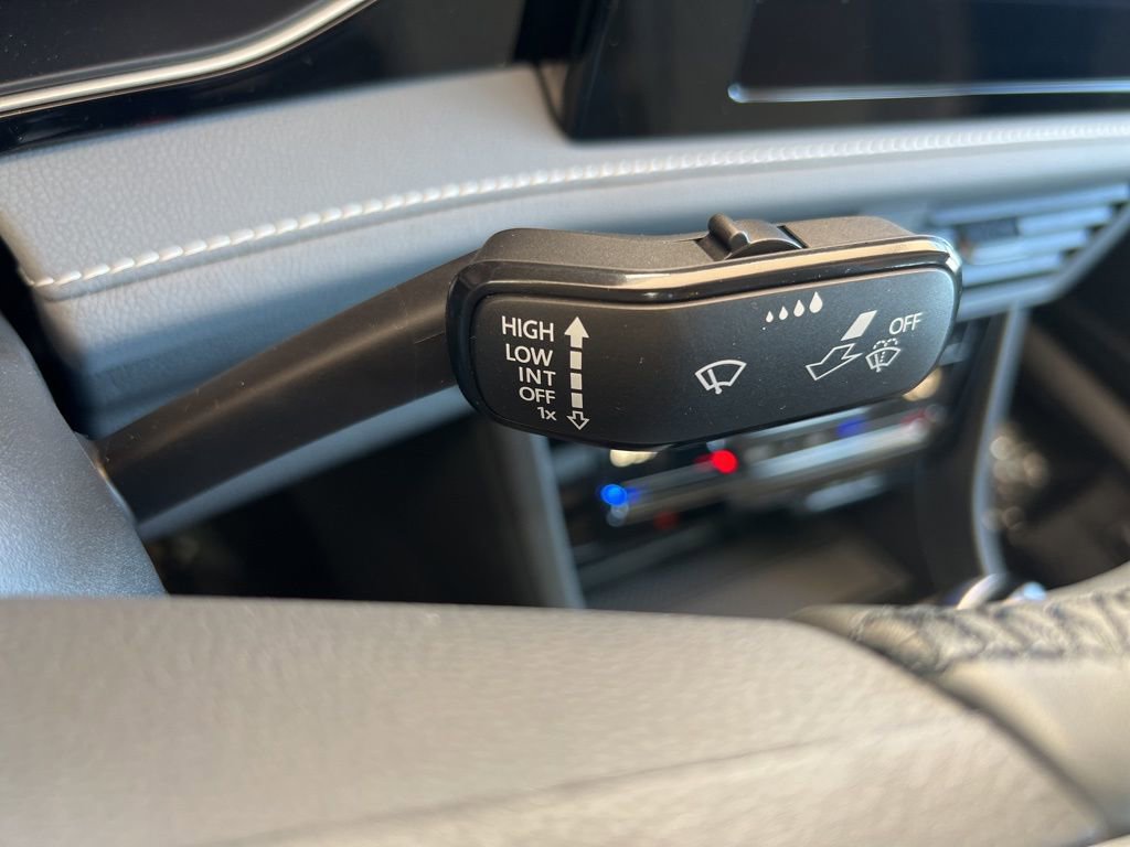 New 2025 Volkswagen Jetta SEL image 38