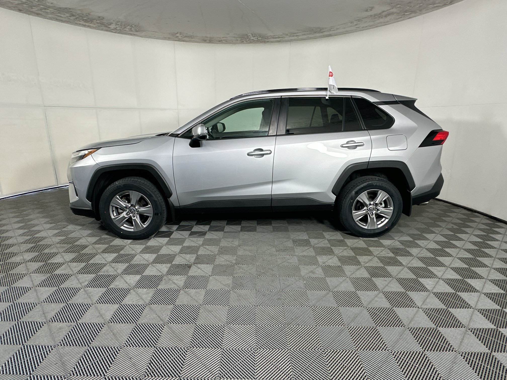 Used 2024 Toyota RAV4 XLE FWD image 6
