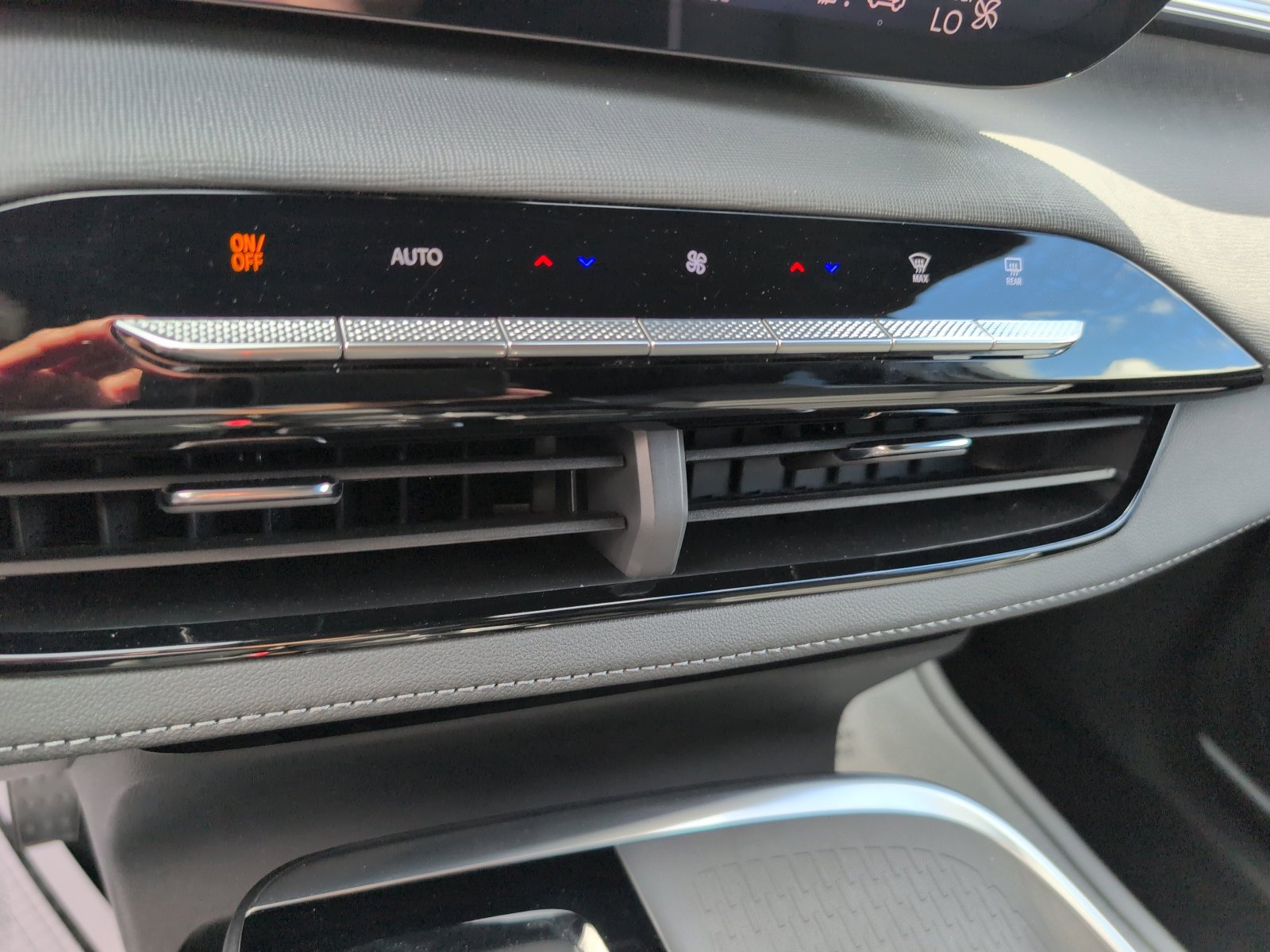 Used 2025 Buick Enclave Preferred image 25