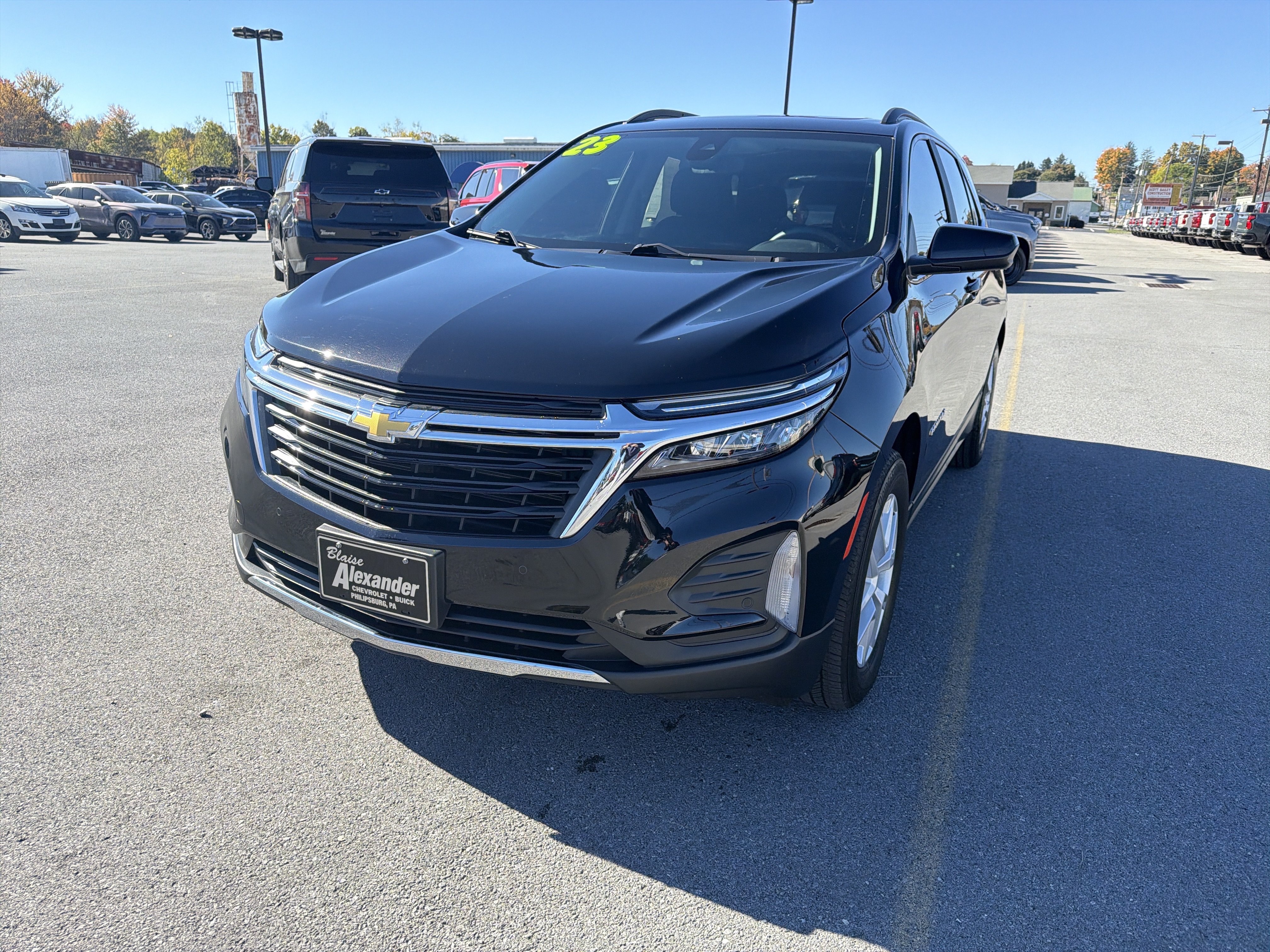 Used 2023 Chevrolet Equinox LT AWD/4WD image 2