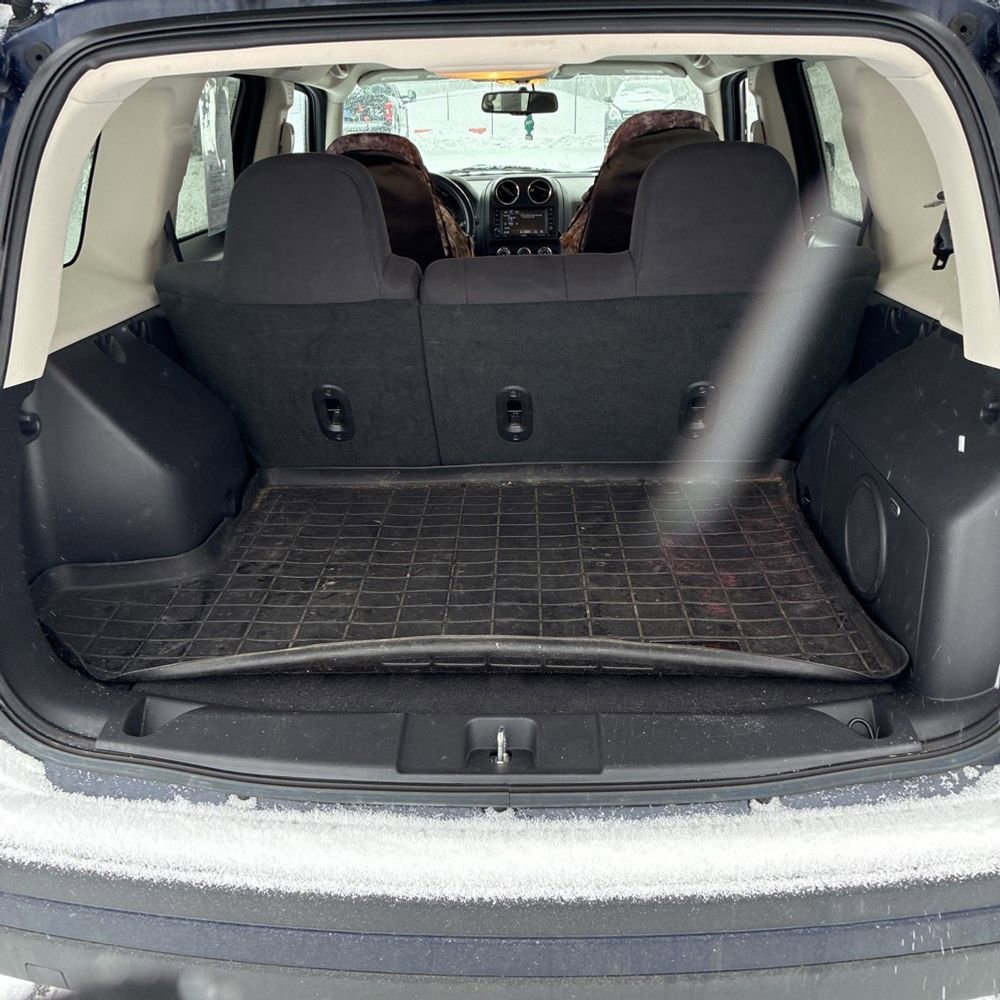 Used 2016 Jeep Patriot Latitude w/ Sun/Sound Group image 32