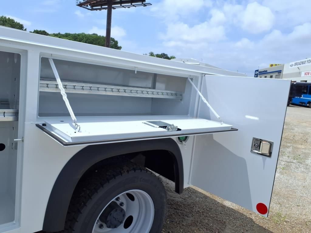 Used 2024 Ford F550 4x4 Regular Cab Super Duty image 23