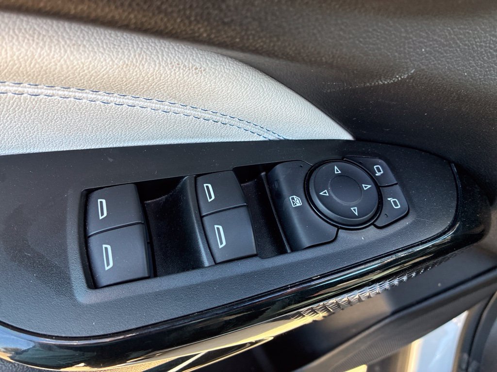 Used 2025 Chevrolet Trax LT FWD image 6