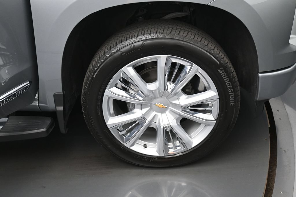 Used 2025 Chevrolet Silverado 1500 High Country w/ High Country Premium Package AWD/4WD image 38