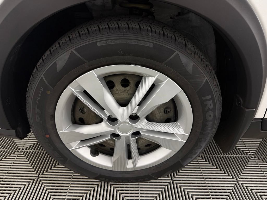 Used 2023 Nissan Kicks S FWD image 12