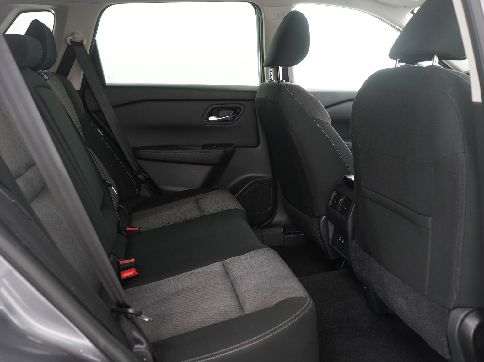 Used 2025 Nissan Rogue SV image 14