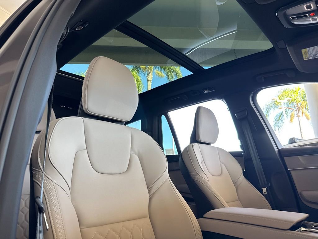 New 2026 Volvo XC90 T8 Plus w/ Protection Package Premier image 17