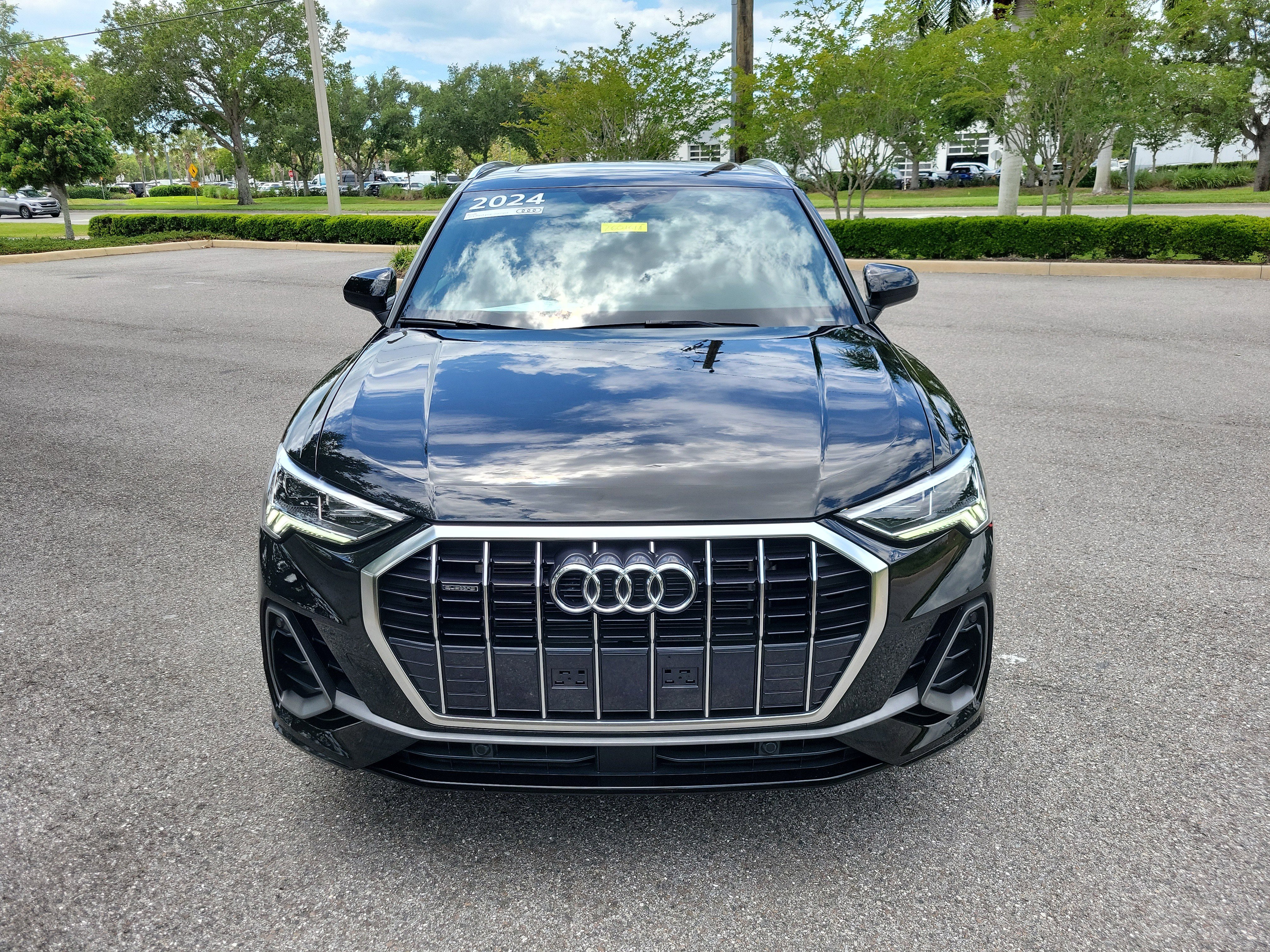 Used 2024 Audi Q3 2.0T Premium image 2