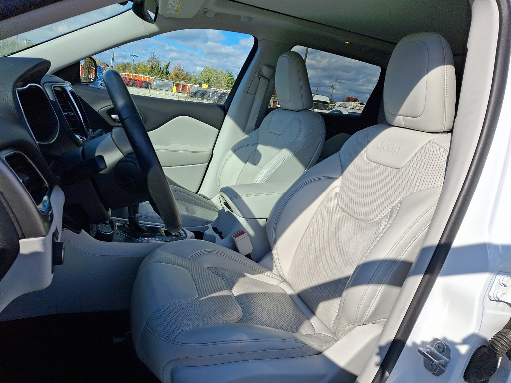 Used 2019 Jeep Cherokee Limited image 24