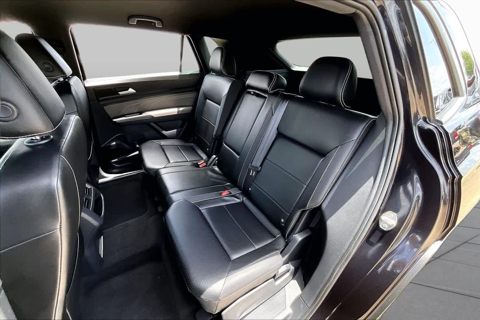 Used 2022 Volkswagen Atlas Cross Sport SE FWD image 19