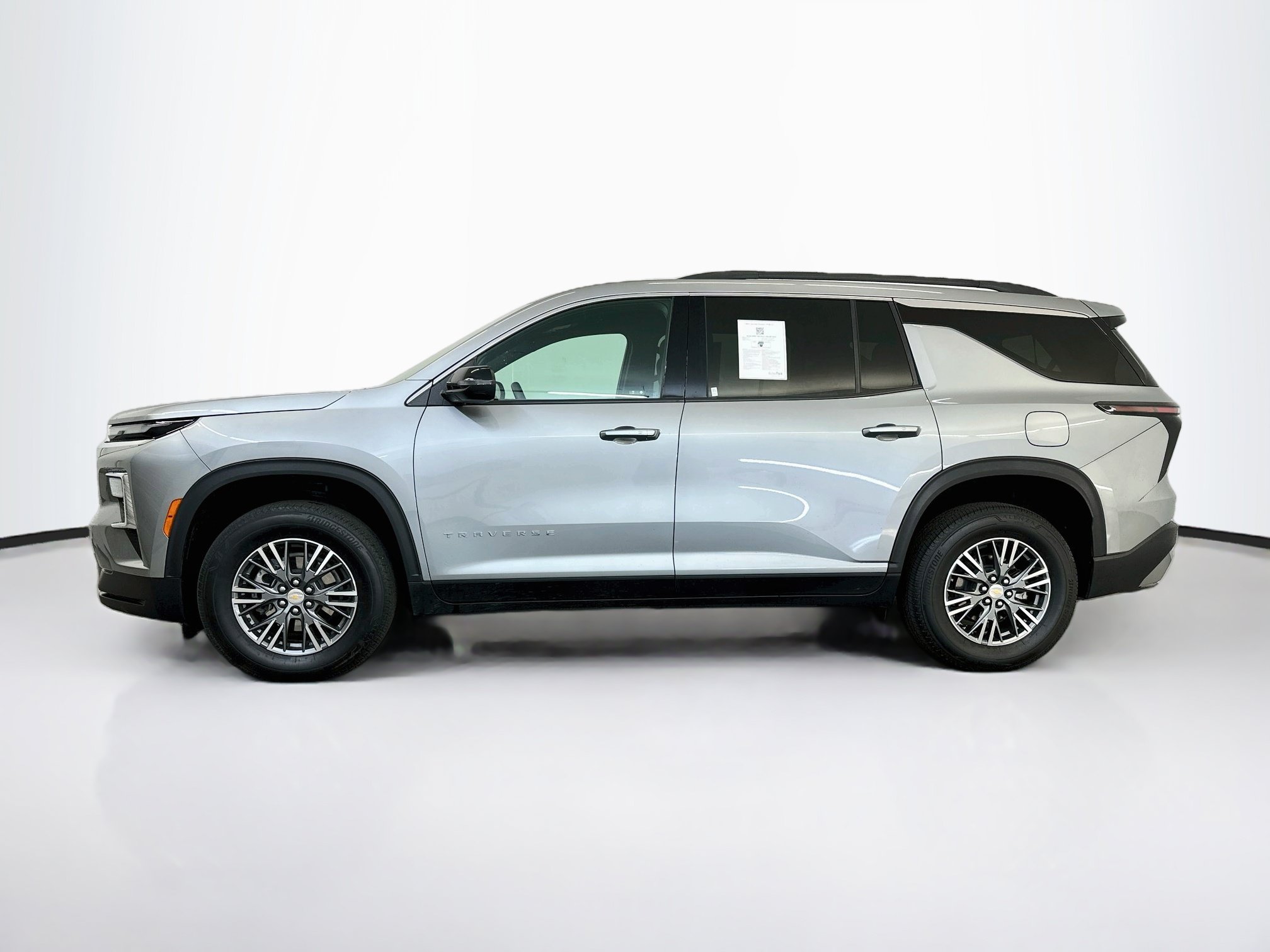 Used 2025 Chevrolet Traverse LT AWD/4WD image 4
