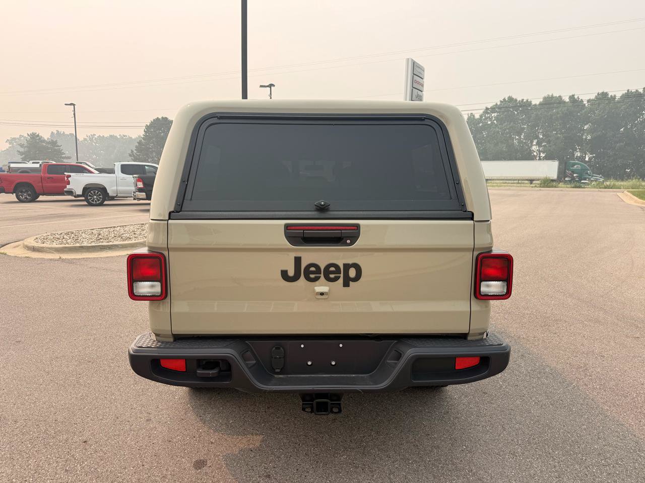 Used 2022 Jeep Gladiator Sport AWD/4WD image 4
