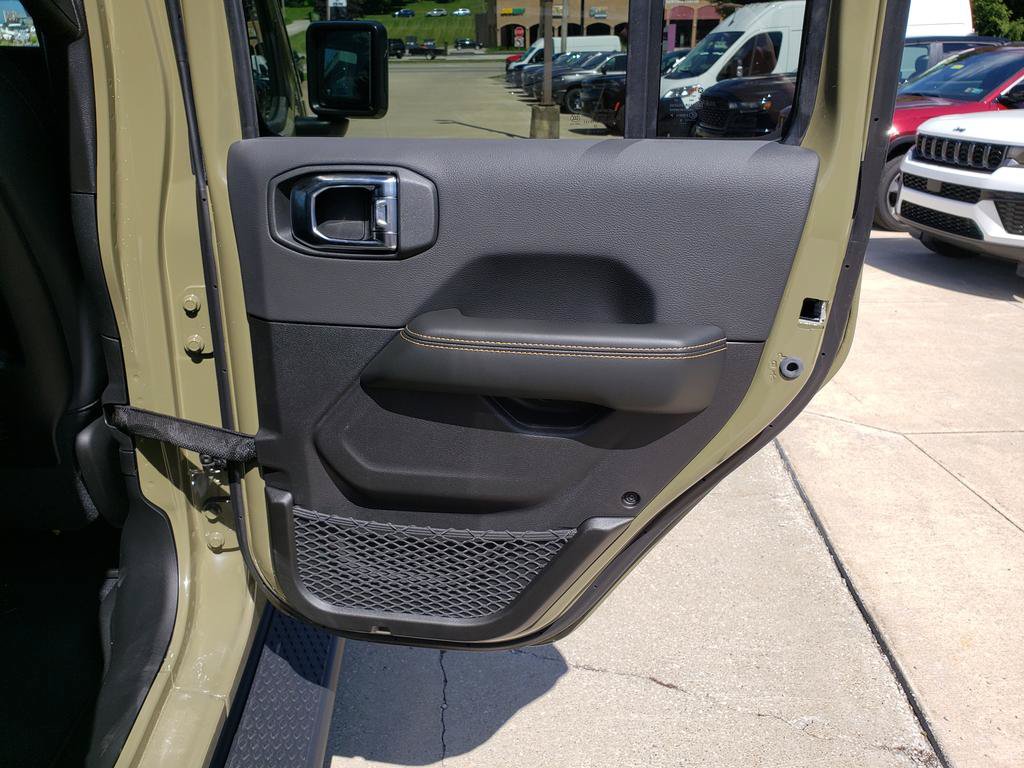 New 2026 Jeep Gladiator Sport AWD/4WD image 17