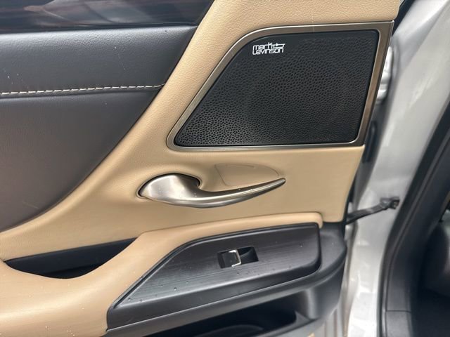 Used 2021 Lexus ES 300h w/ Accessory Package image 33