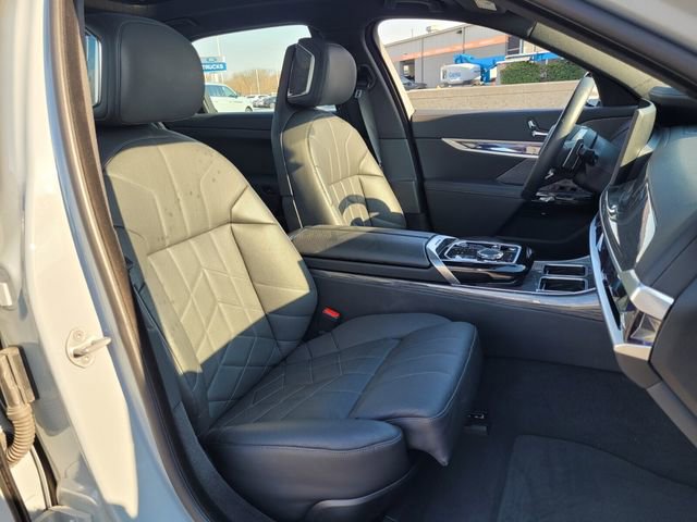 Used 2025 BMW 740i xDrive image 14
