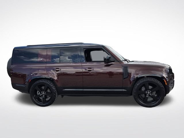 Used 2024 Land Rover Defender 130 X-Dynamic SE AWD/4WD image 9