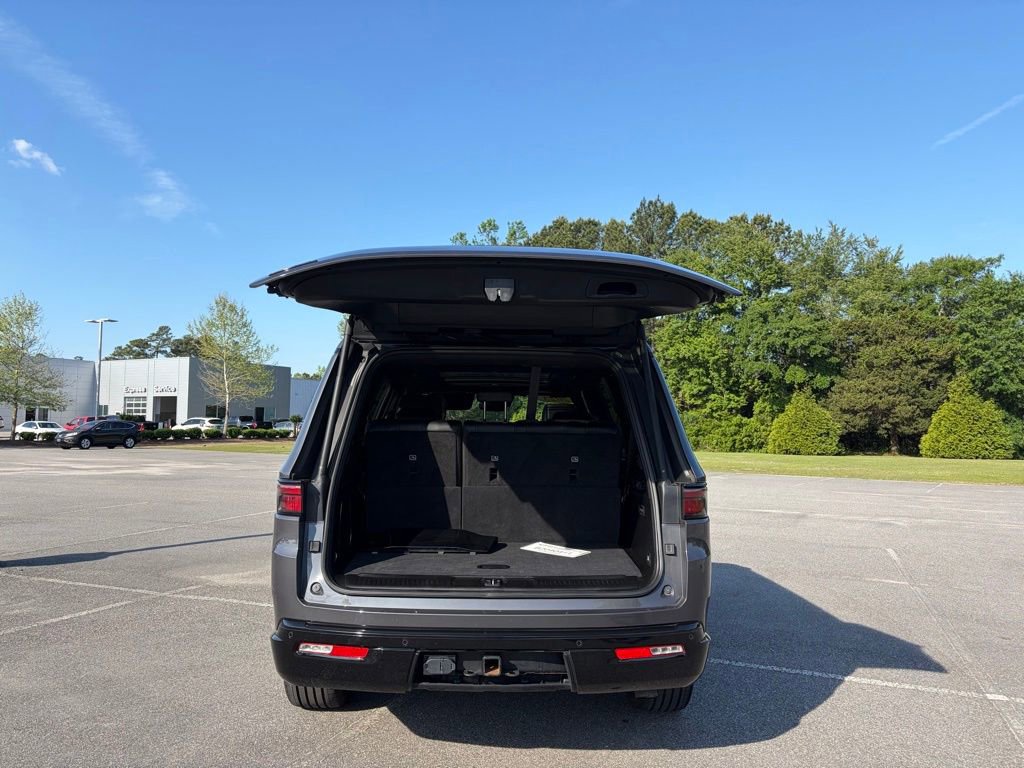 Used 2023 Jeep Wagoneer Series II AWD/4WD image 5