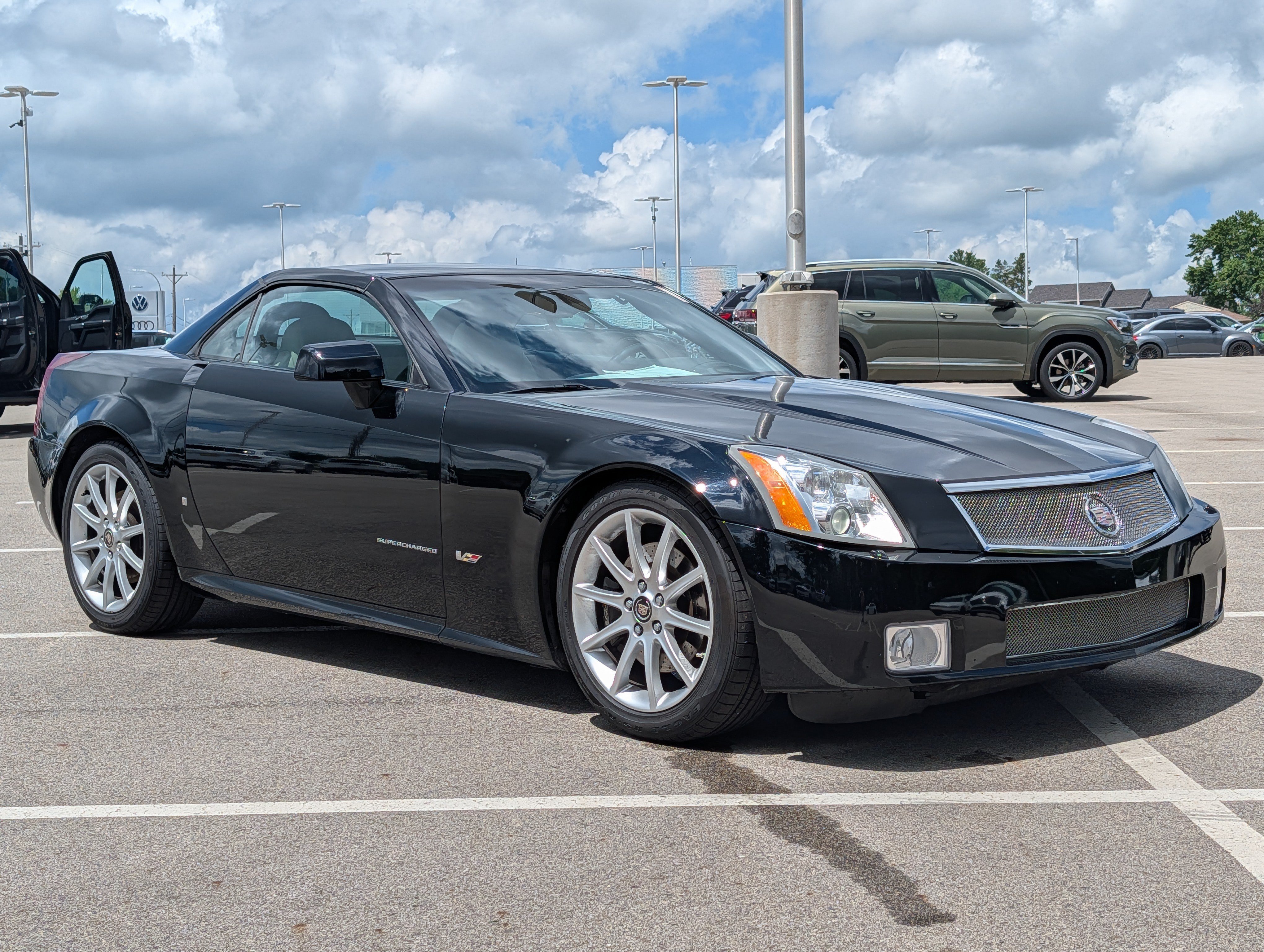 Used 2006 Cadillac XLR V RWD image 26