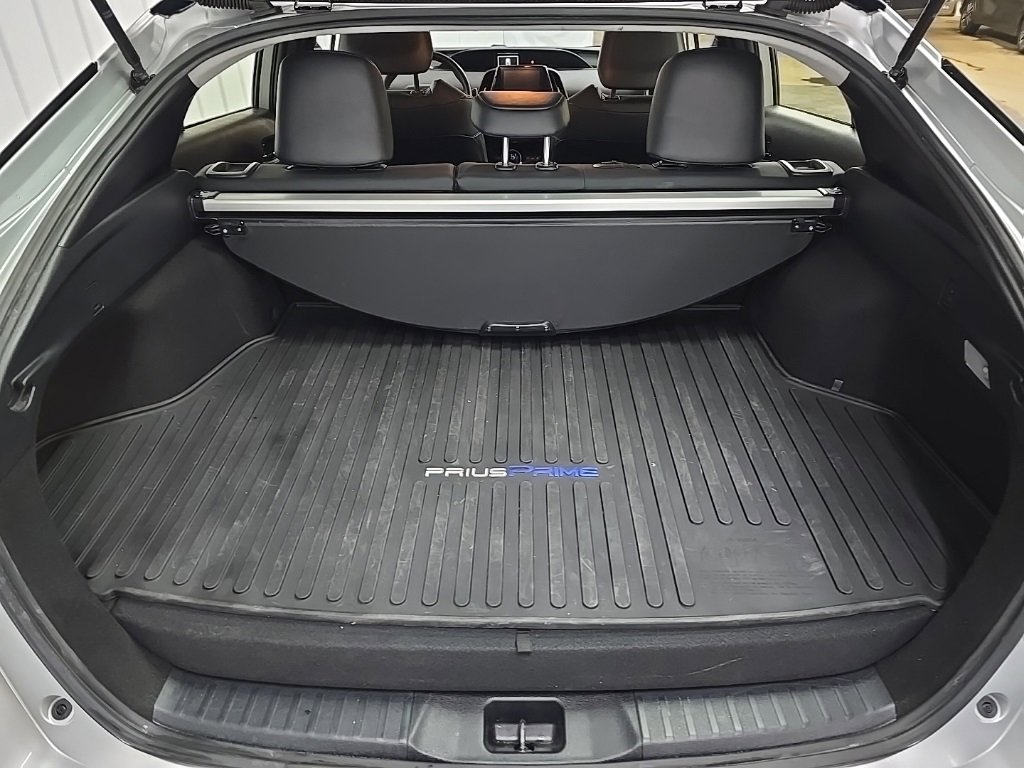 Used 2022 Toyota Prius Prime XLE image 11