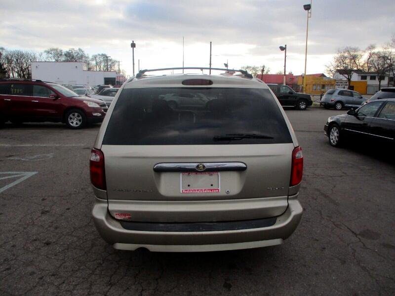 Used 2007 Chrysler Town & Country Touring image 5
