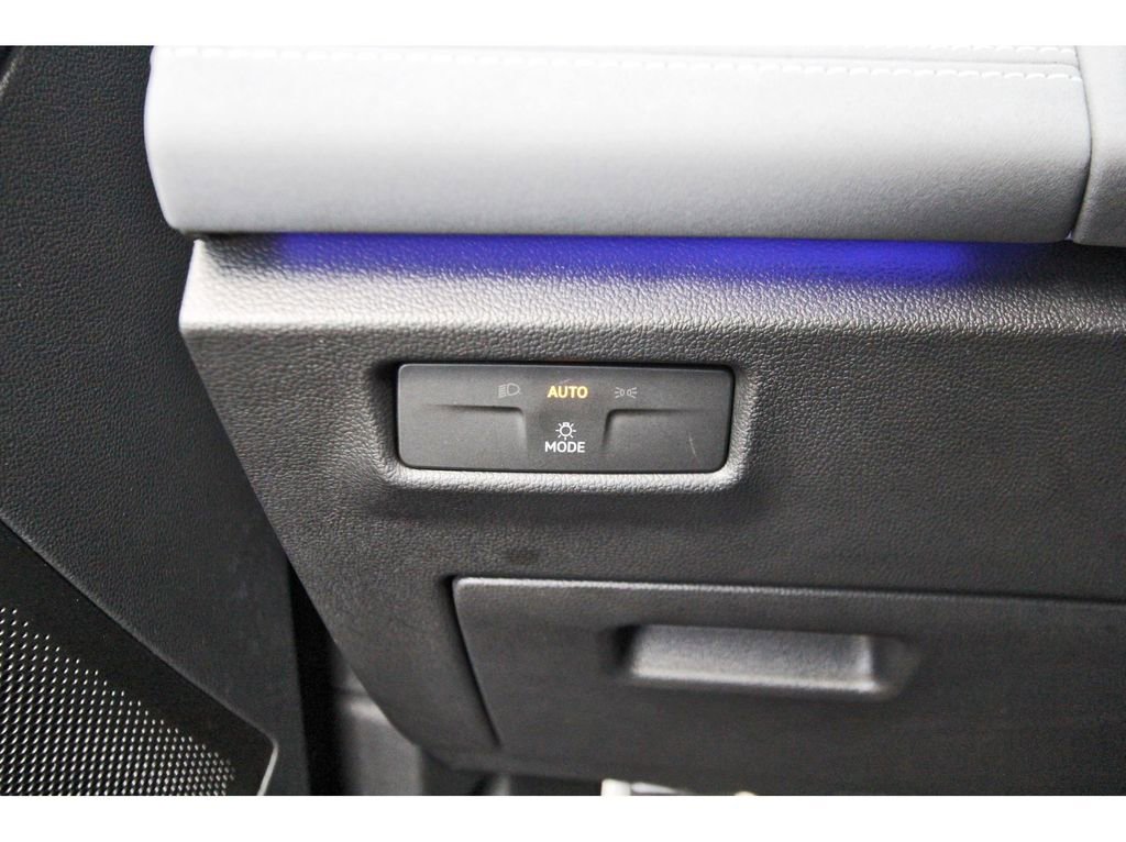 Used 2025 Volkswagen Tiguan SE R-Line image 16