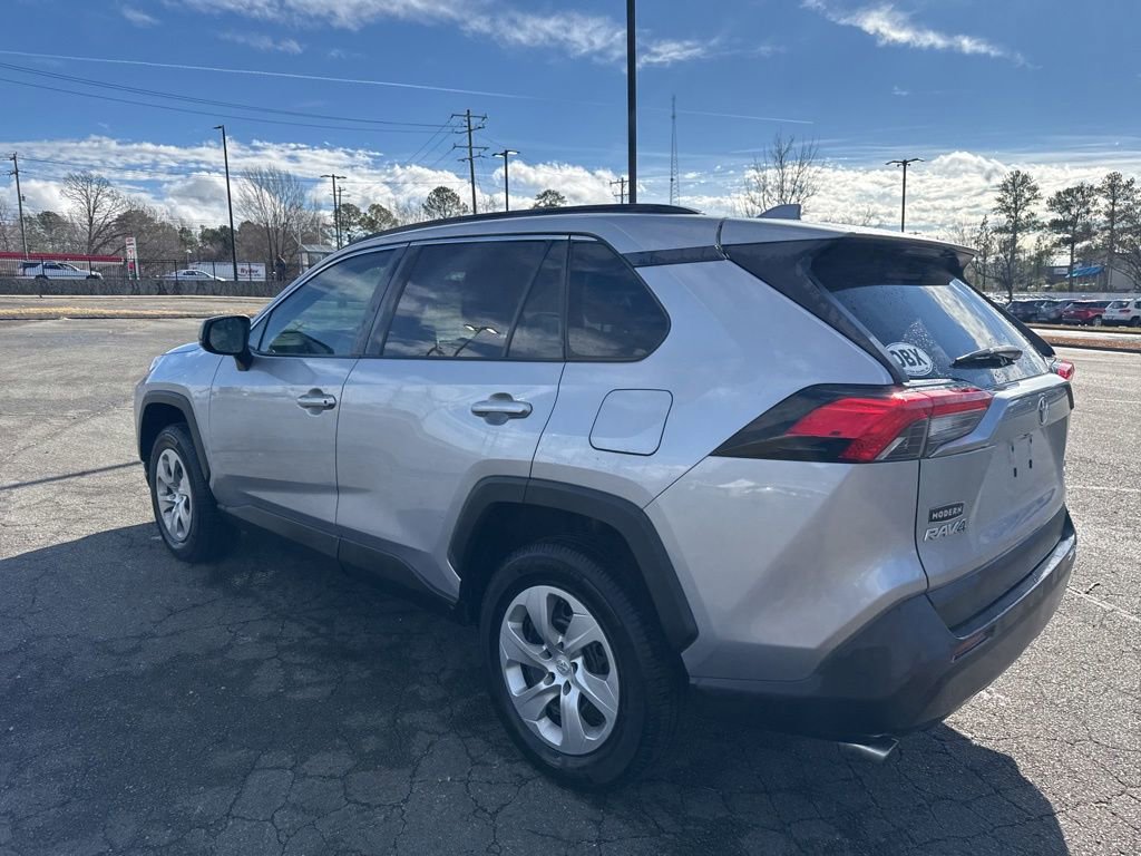 Used 2021 Toyota RAV4 LE image 16