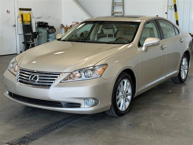 Used 2011 Lexus ES 350 w/ Luxury Pkg & Navigation FWD image 35