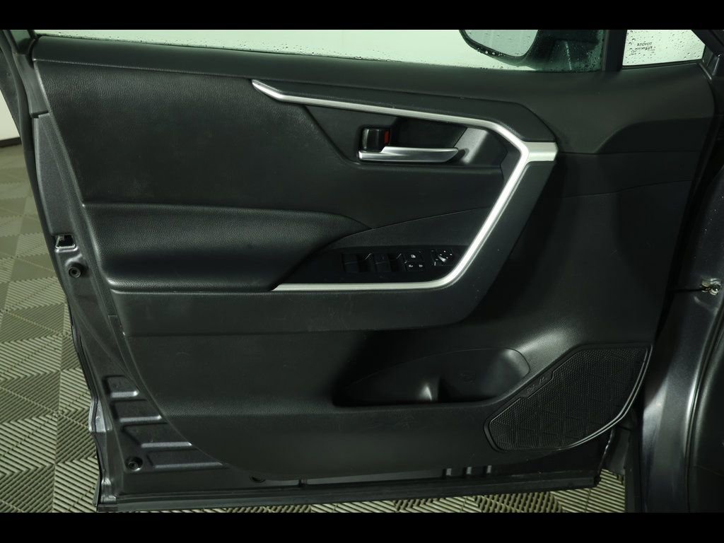 Used 2021 Toyota RAV4 XLE image 21