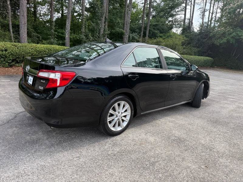 Used 2012 Toyota Camry XLE w/ Leather Pkg FWD image 5