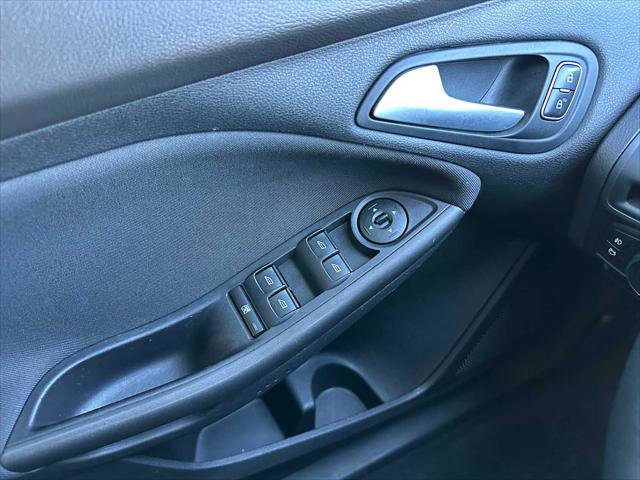 Used 2015 Ford Focus SE w/ Equipment Group 201A image 30