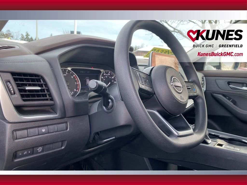 Used 2023 Nissan Rogue SV image 13