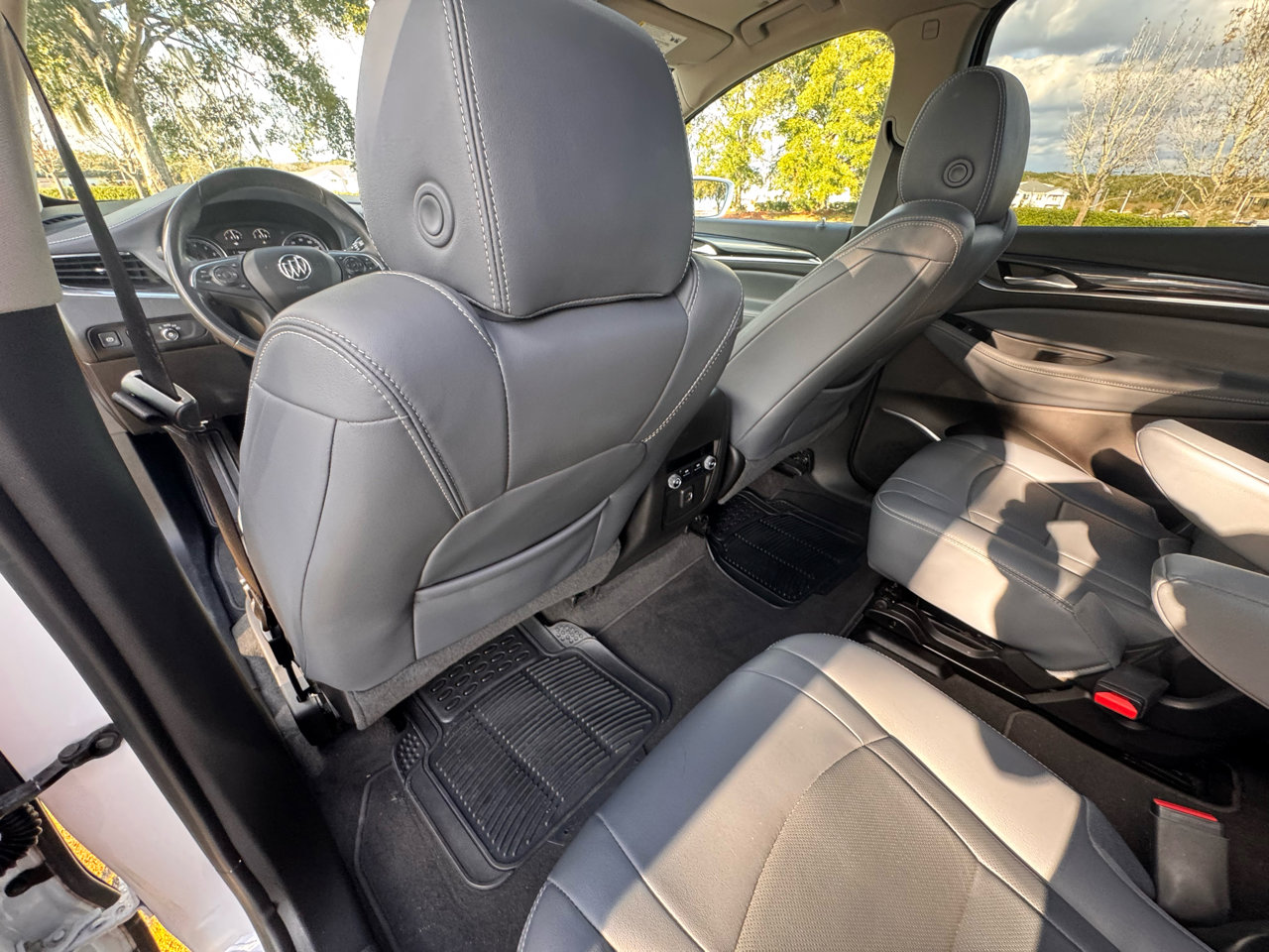 Used 2019 Buick Enclave Essence image 24