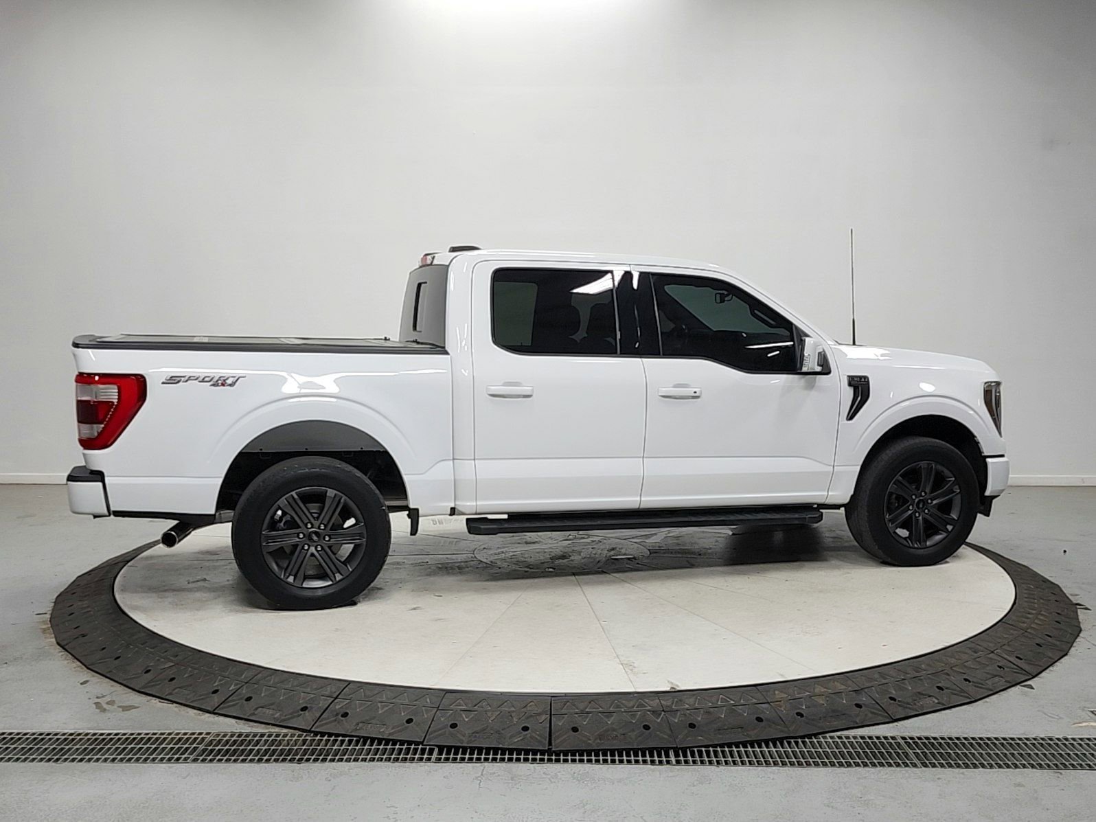 Used 2023 Ford F150 Lariat w/ Equipment Group 502A High AWD/4WD image 8
