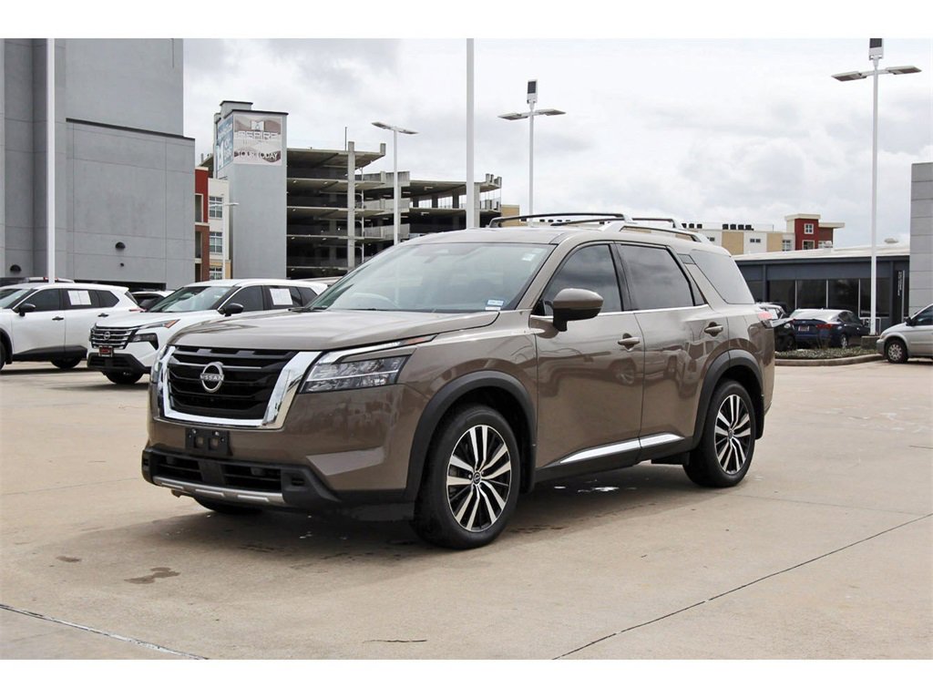 Used 2024 Nissan Pathfinder Platinum image 2