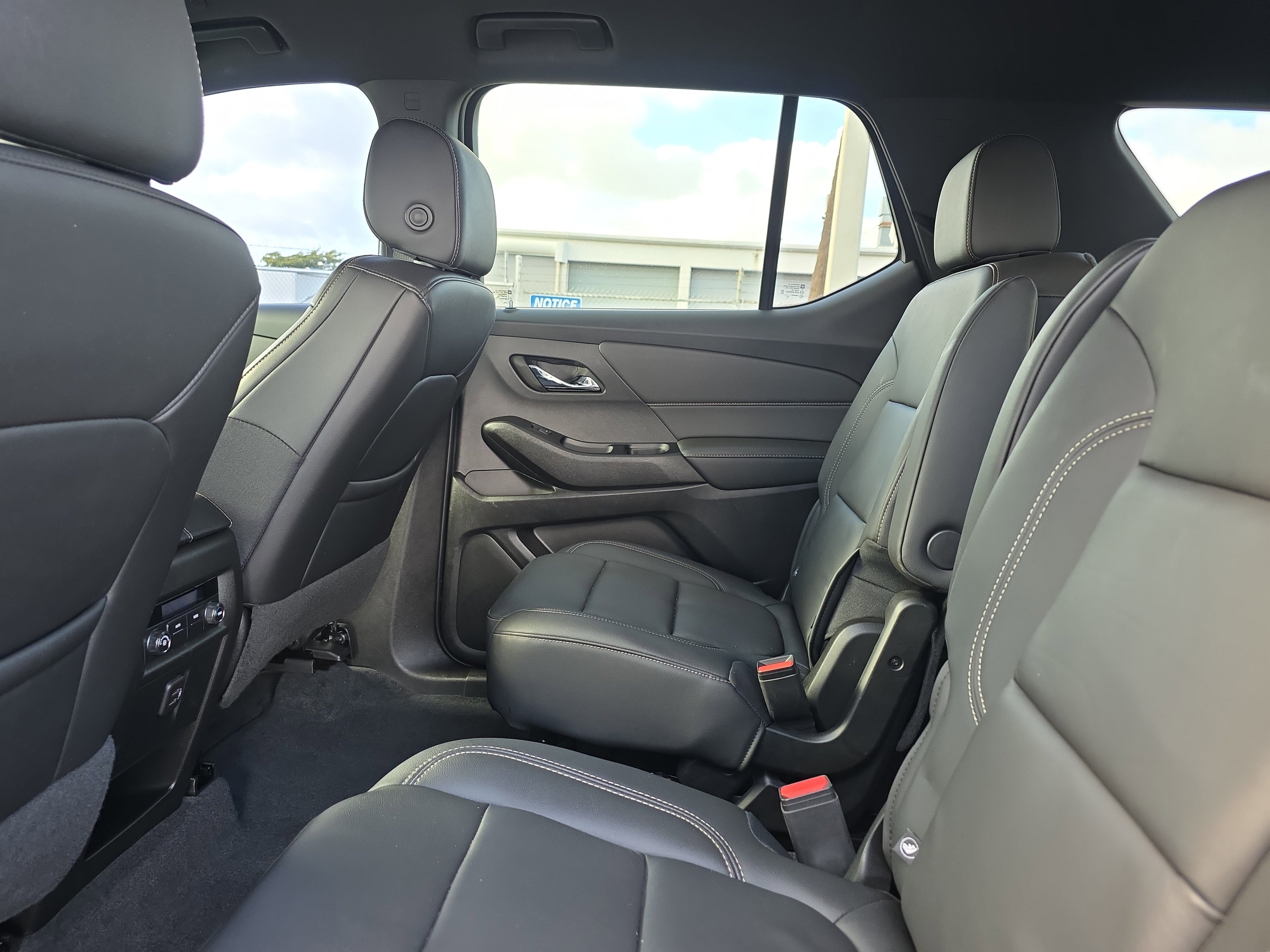 Used 2023 Chevrolet Traverse LT FWD image 42