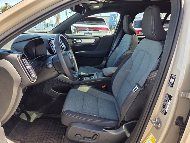 Used 2026 Volvo XC40 B4 Core w/ Protection Package Premier FWD image 24