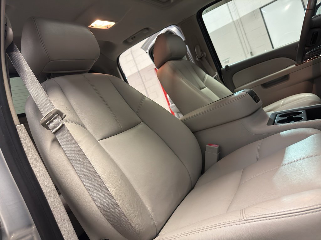 Used 2013 Chevrolet Avalanche LT w/ All-Star Edition image 23