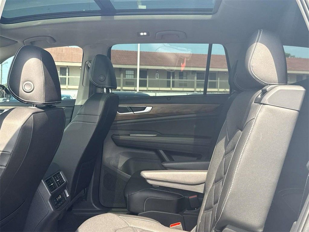 New 2025 Volkswagen Atlas SE image 20