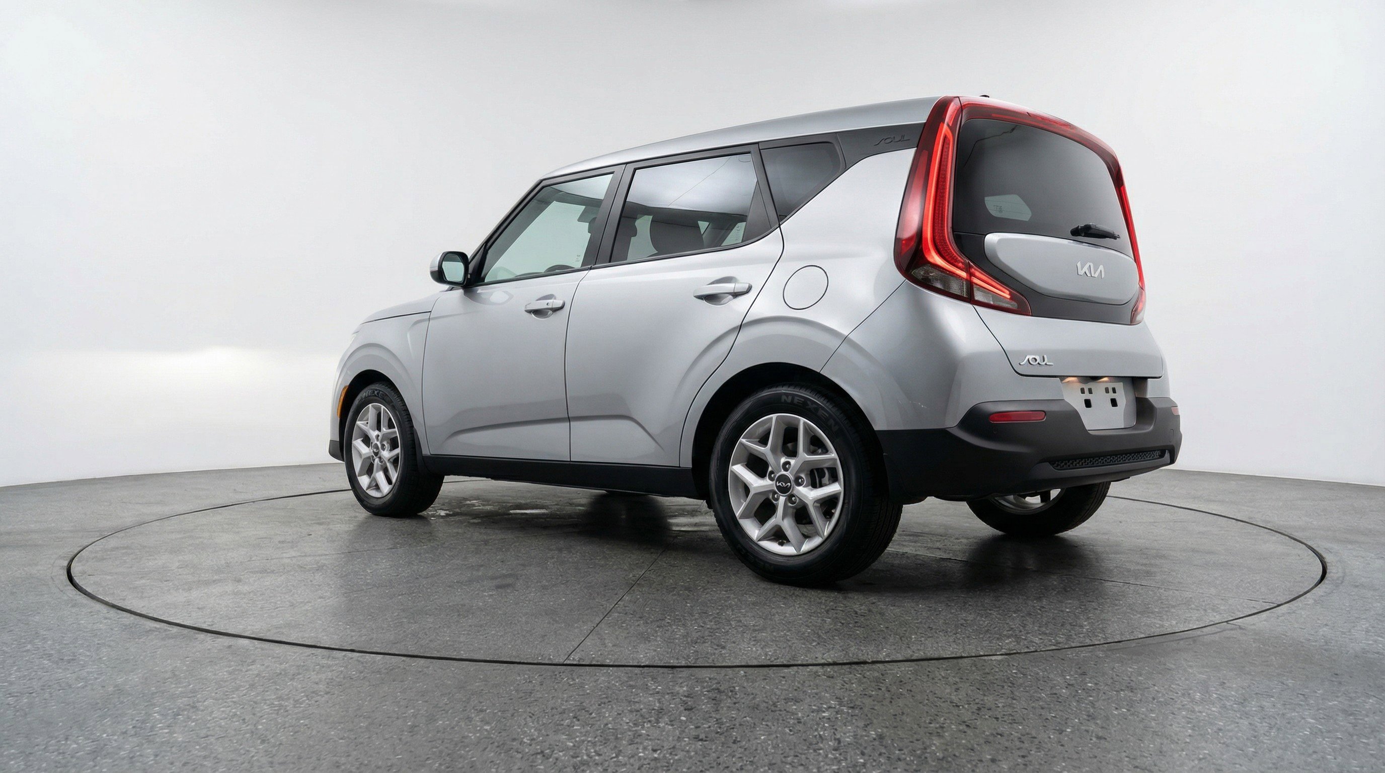 Used 2025 Kia Soul LX w/ LX Technology Package image 6