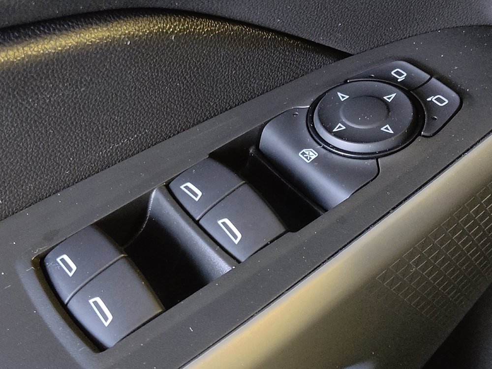 Used 2025 Chevrolet Trax LS FWD image 27