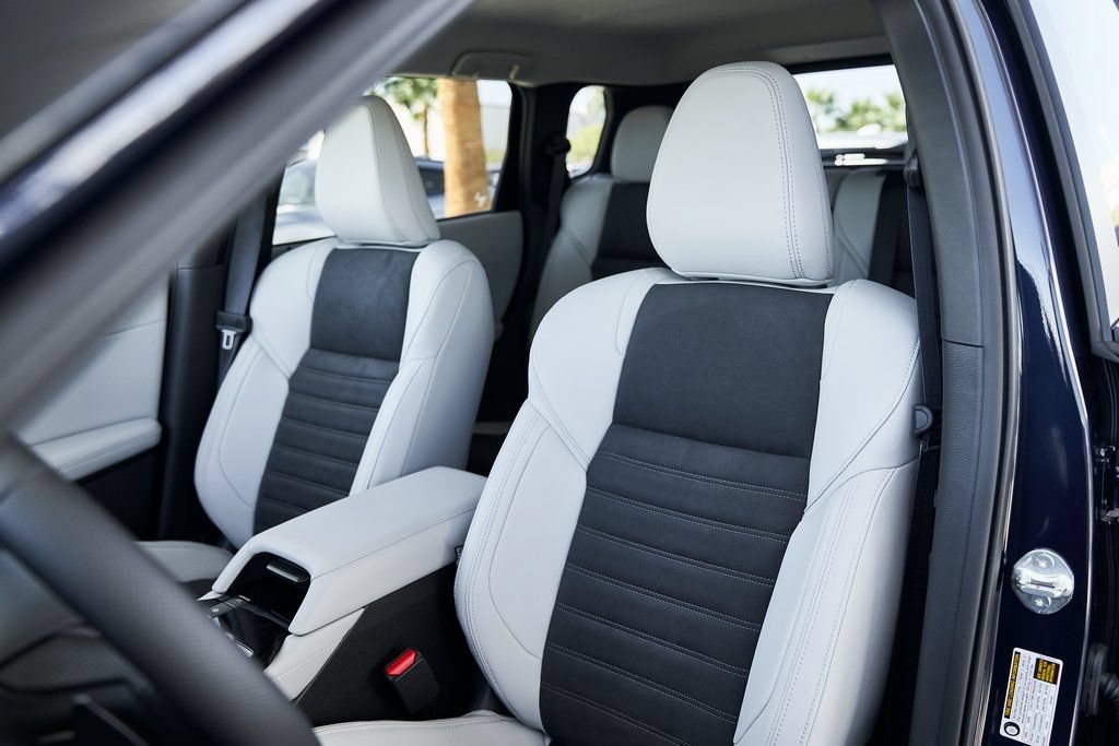 Used 2025 Mitsubishi Outlander SE FWD image 31