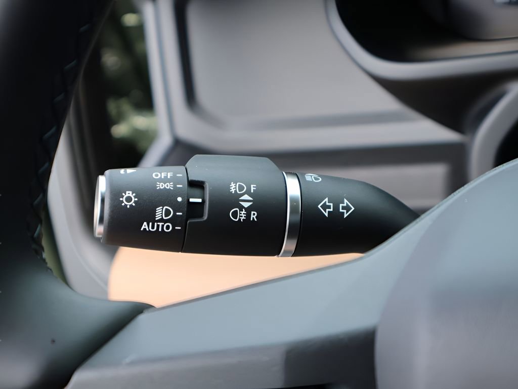 New 2026 Land Rover Defender 110 X-Dynamic SE image 34