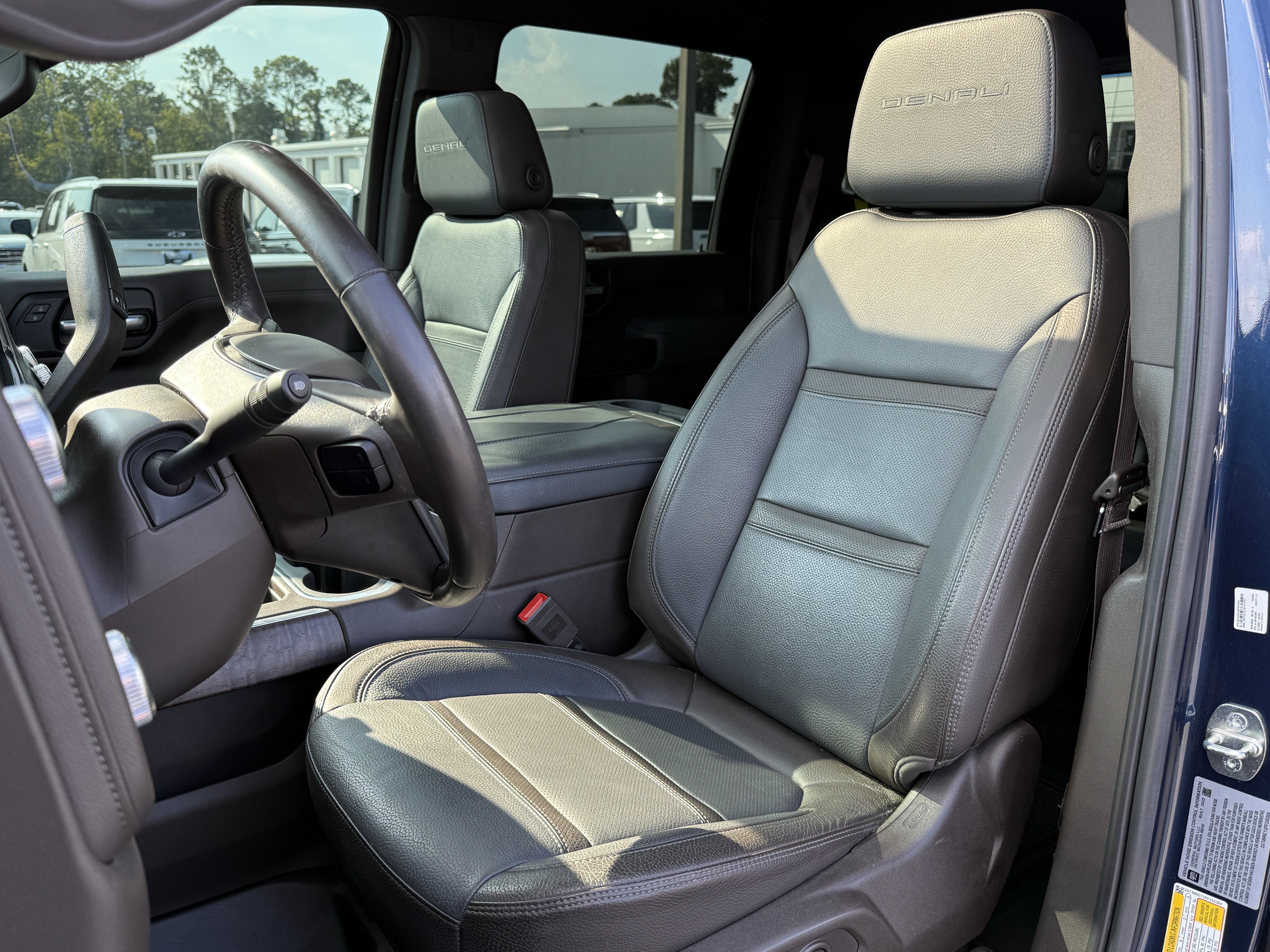 Used 2023 GMC Sierra 2500 Denali w/ Denali Ultimate Package AWD/4WD image 16