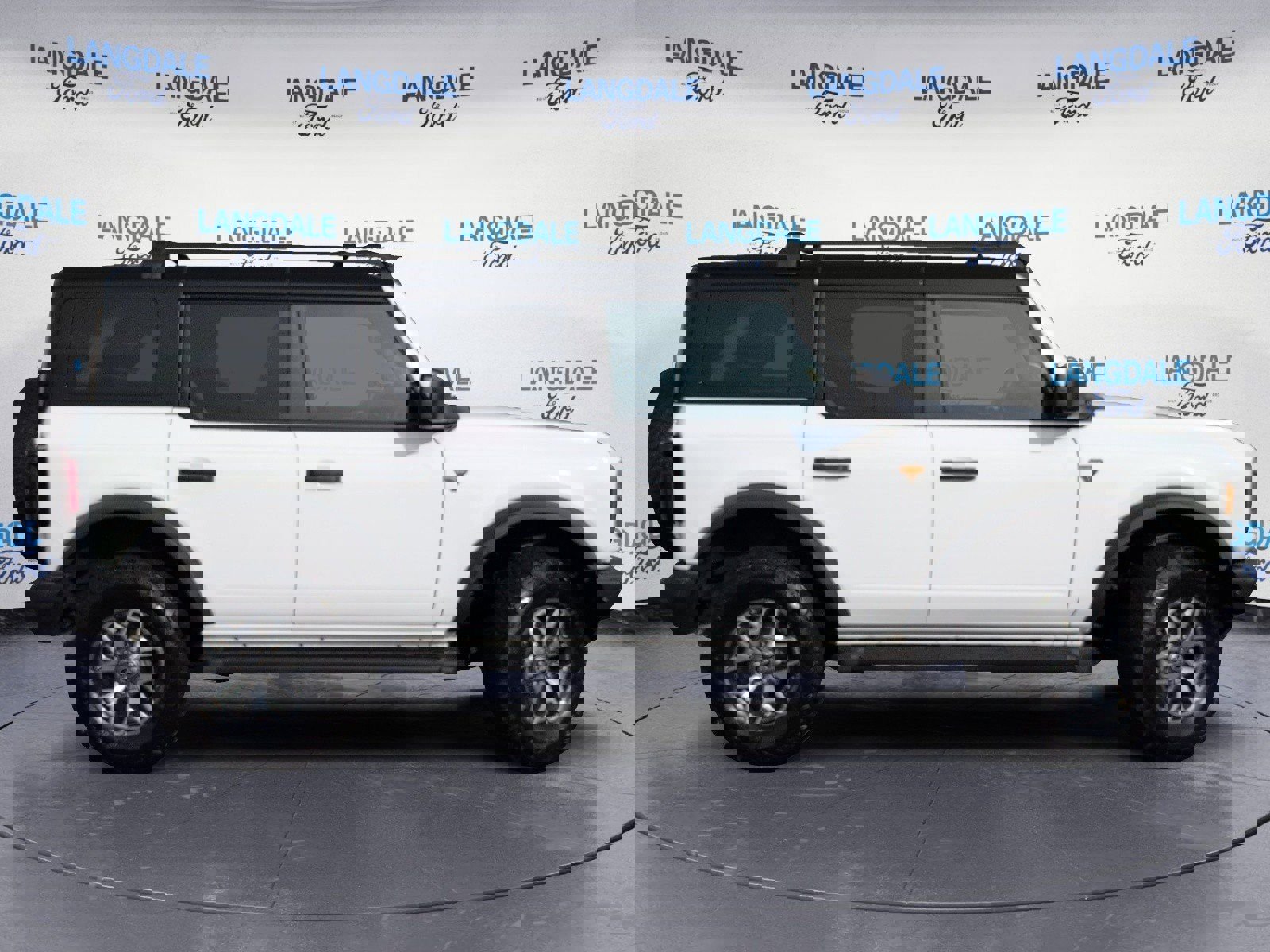 Used 2024 Ford Bronco Badlands image 3